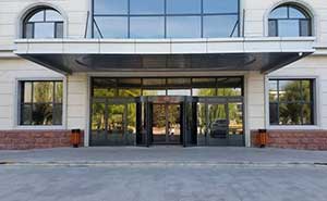 蒙牛盛樂會所旋轉(zhuǎn)門案例