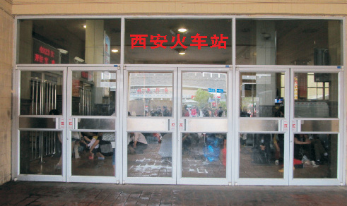 西安火車站肯德基門案例 - 中出網(wǎng)-智能出入口與停車充電門戶