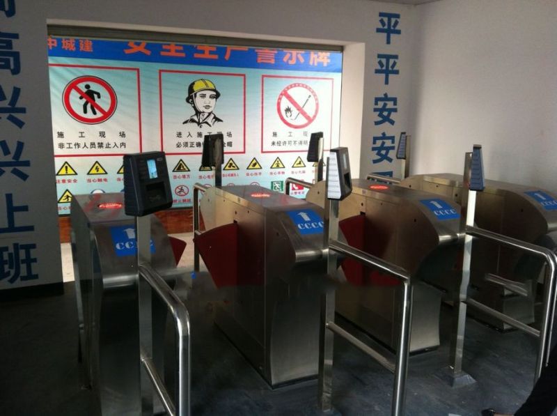 工地實(shí)名制考勤通道閘系統(tǒng)案例 - 中出網(wǎng)-智能出入口與停車充電門戶