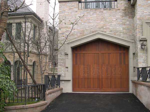 懋山湖車庫門案例 - 中出網(wǎng)-智能出入口與停車充電門戶