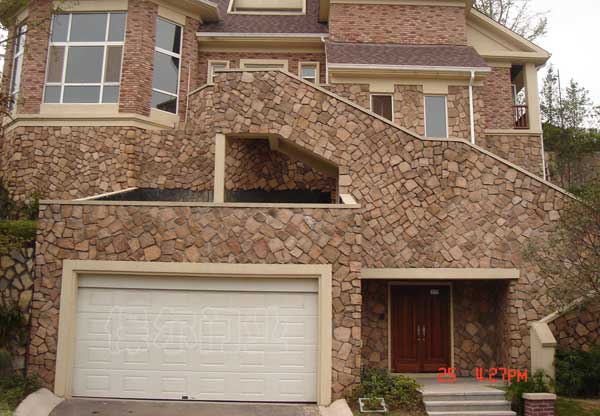 保利·高爾夫國際花園車庫門案例 - 中出網(wǎng)-智能出入口與停車充電門戶