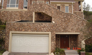 保利·高爾夫國(guó)際花園車庫(kù)門案例 - 中出網(wǎng)-智能出入口與停車充電門戶