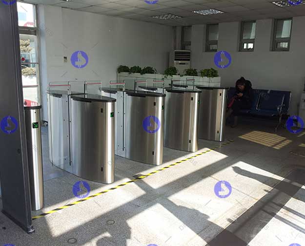 南京熊貓洗衣機工廠通道閘案例 - 中出網-智能出入口與停車充電門戶