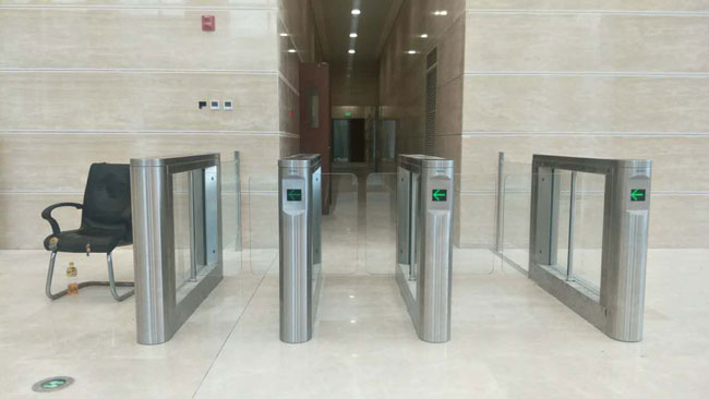 北京月壇大廈速通門案例 - 中出網(wǎng)-智能出入口與停車充電門戶