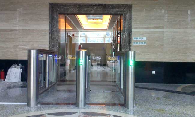 北京中央戲曲學(xué)院通道閘案例 - 中出網(wǎng)-智能出入口與停車充電門戶