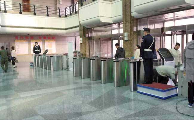 遼寧廣播電視臺企業(yè)一卡通二期項(xiàng)目通道閘案例 - 中出網(wǎng)-智能出入口與停車充電門戶