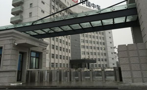 長春軌道客車股份有限公司通道閘案例 - 中出網(wǎng)-智能出入口與停車充電門戶