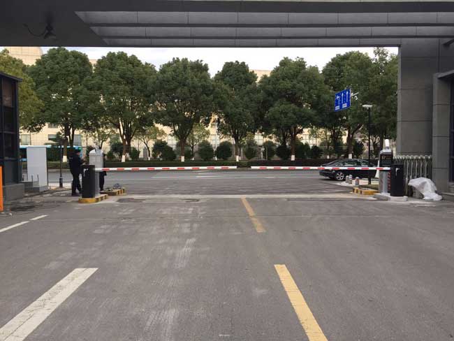 寧波均勝集團(tuán)車牌識(shí)別系統(tǒng)案例 - 中出網(wǎng)-智能出入口與停車充電門戶