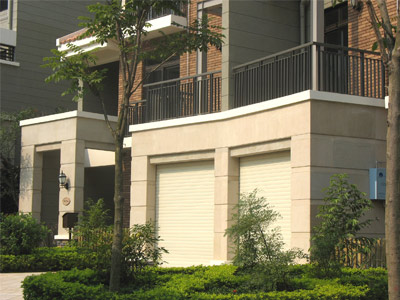 深圳圣莫麗斯花園別墅車庫門案例 - 中出網-智能出入口與停車充電門戶