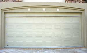 深圳圣莫麗斯花園別墅車庫(kù)門案例 - 中出網(wǎng)-智能出入口與停車充電門戶