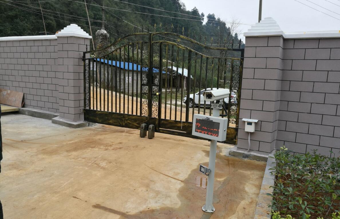 都勻大河橋豪宅車(chē)牌識(shí)別系統(tǒng)案例 - 中出網(wǎng)-智能出入口與停車(chē)充電門(mén)戶