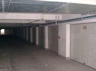 遙控車(chē)庫(kù)門(mén)