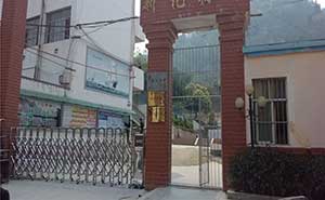 百色新化中學電動伸縮門案例 - 中出網(wǎng)-智能出入口與停車充電門戶