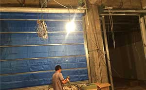 淮安萬(wàn)達(dá)廣場(chǎng)店快速門案例 - 中出網(wǎng)-智能出入口與停車充電門戶