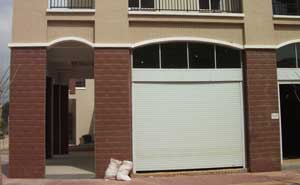 漳州常山鑫晟花園卷簾門案例 - 中出網(wǎng)-智能出入口與停車充電門戶