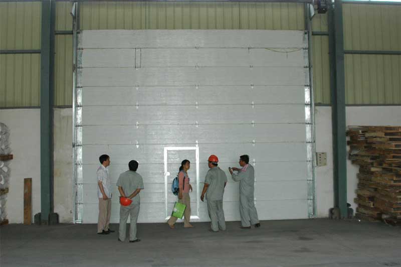 工業(yè)提升門