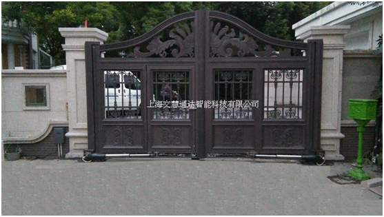 東源麗晶別墅-24V直臂開門機(jī)案例 - 中出網(wǎng)-智能出入口與停車充電門戶