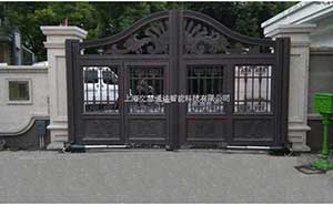 東源麗晶別墅-24V直臂開門機(jī)案例 - 中出網(wǎng)-智能出入口與停車充電門戶