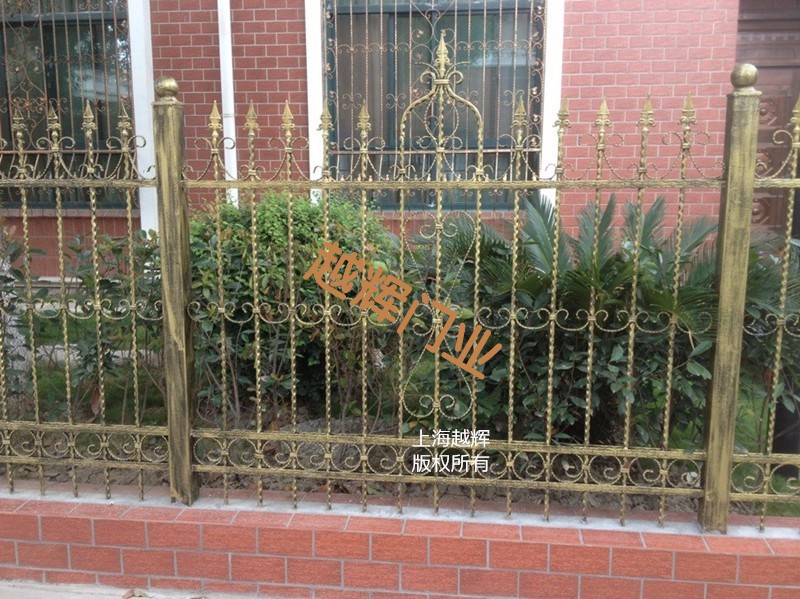 青浦世紀苑鐵藝護欄案例 - 中出網(wǎng)-智能出入口與停車充電門戶