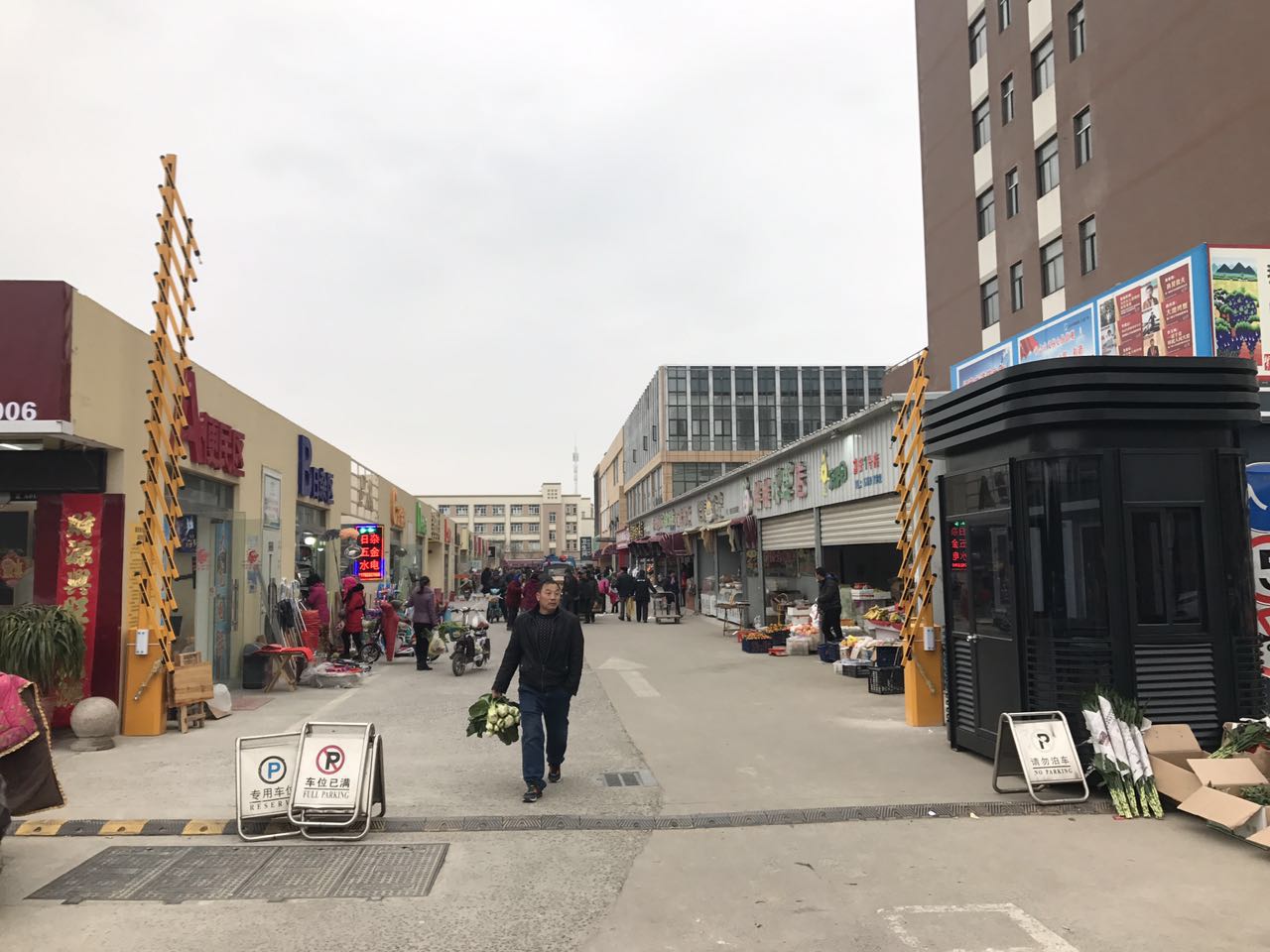 富安綜合市場柵欄道閘案例 - 中出網(wǎng)-智能出入口與停車充電門戶