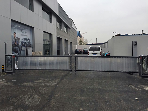 山西龍星行道閘案例 - 中出網(wǎng)-智能出入口與停車(chē)充電門(mén)戶