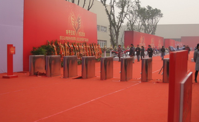 重慶建設(shè)三棍閘工程案例 - 中出網(wǎng)-智能出入口與停車充電門戶