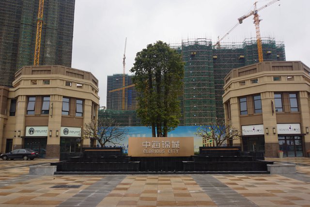 佛山中海錦城護(hù)欄工程案例 - 中出網(wǎng)-智能出入口與停車充電門戶