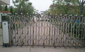 咸陽卓越塑料印務(wù)電動(dòng)伸縮門案例