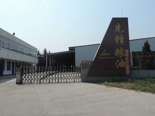 駐馬店市先鋒糧油儲運有限公司電動伸縮門案例 - 中出網(wǎng)-智能出入口與停車充電門戶