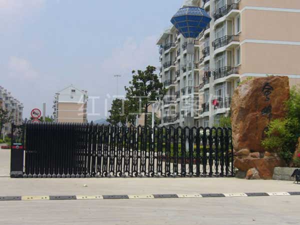 德陽凱江新城電動(dòng)伸縮門案例 - 中出網(wǎng)-智能出入口與停車充電門戶