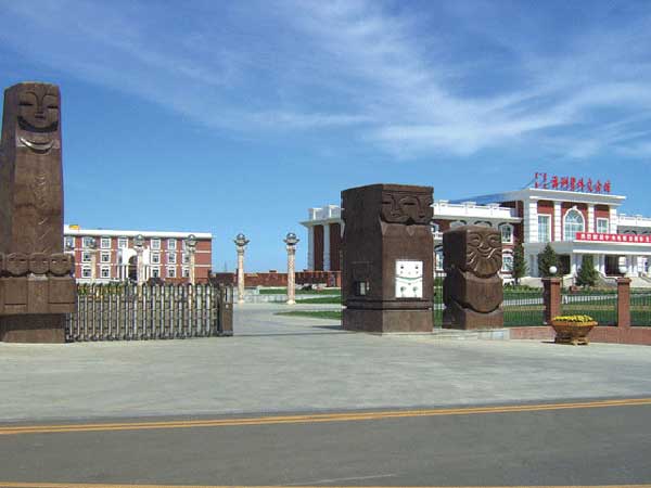 呼倫貝爾滿洲里外交會(huì)館電動(dòng)伸縮門案例 - 中出網(wǎng)-智能出入口與停車充電門戶