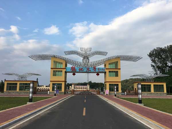 湛江鶴地水庫風(fēng)景區(qū)伸縮門案例 - 中出網(wǎng)-智能出入口與停車充電門戶