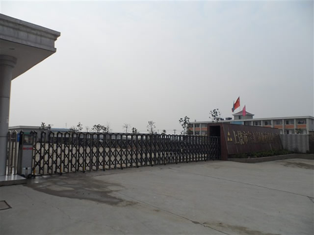 上饒市鑫匯銅業(yè)伸縮門案例 - 中出網(wǎng)-智能出入口與停車充電門戶