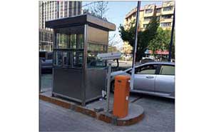 伊寧商業(yè)廣場(chǎng)車牌識(shí)別系統(tǒng)案例 - 中出網(wǎng)-智能出入口與停車充電門戶