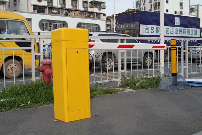 八角機(jī)箱直桿道閘