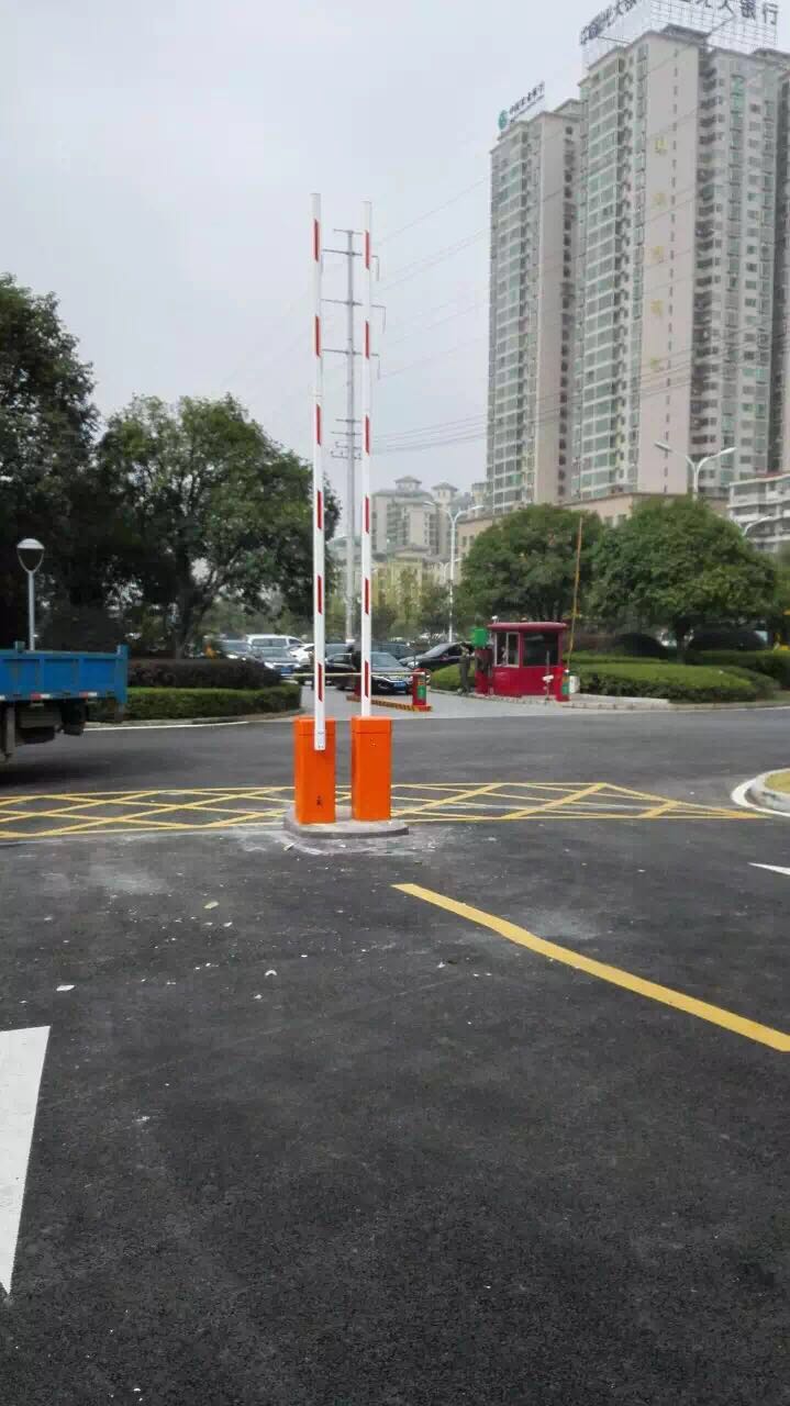 衡陽華新老干部活動中心停車場系統(tǒng)案例 - 中出網-智能出入口與停車充電門戶