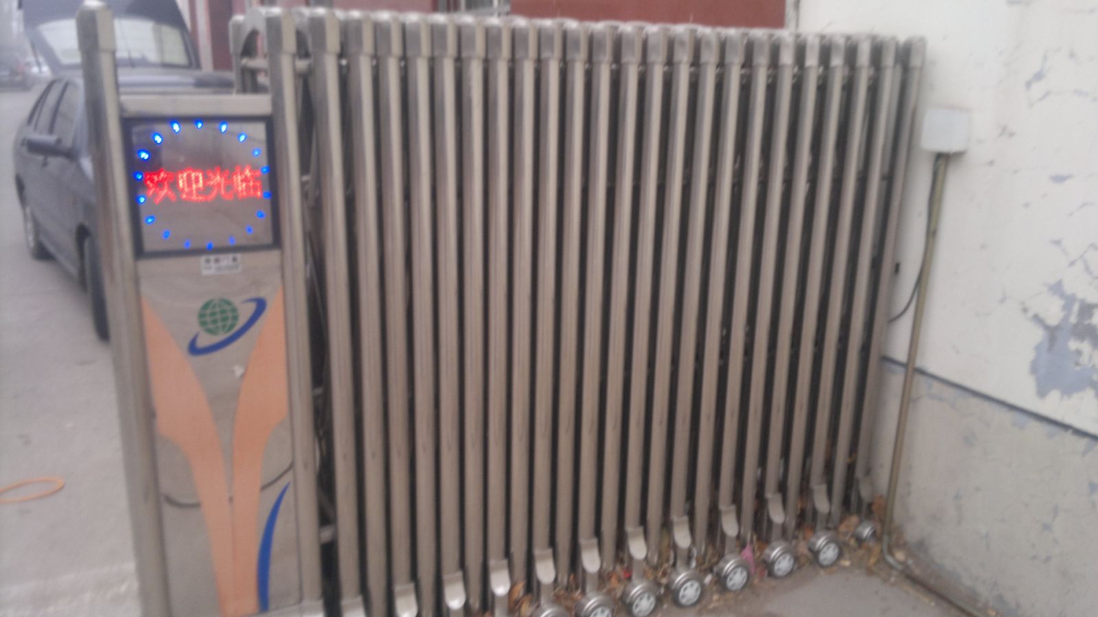 看守所伸縮門案例 - 中出網-智能出入口與停車充電門戶