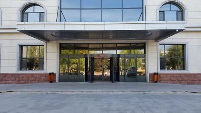 和林格爾蒙牛乳業(yè)旋轉(zhuǎn)門(mén)案例 - 中出網(wǎng)-智能出入口與停車(chē)充電門(mén)戶