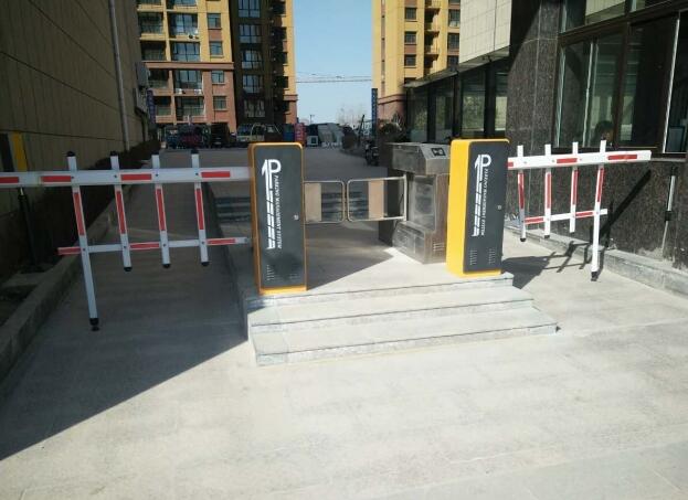 中南東方夏威夷道閘案例 - 中出網(wǎng)-智能出入口與停車充電門戶