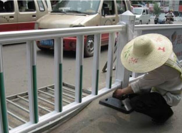 菏澤交通護(hù)欄案例 - 中出網(wǎng)-智能出入口與停車充電門(mén)戶