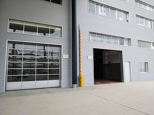 4S店提升門(mén)