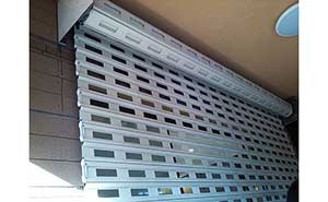 汽配園C區(qū)大型卷簾門(mén)案例 - 中出網(wǎng)-智能出入口與停車(chē)充電門(mén)戶(hù)