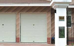 株洲石峰區(qū)盤龍社區(qū)車庫(kù)門案例 - 中出網(wǎng)-智能出入口與停車充電門戶