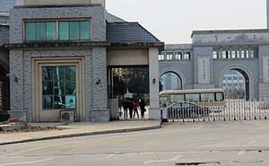 湖南第一師范鋁合金伸縮門(mén)案例 - 中出網(wǎng)-智能出入口與停車(chē)充電門(mén)戶