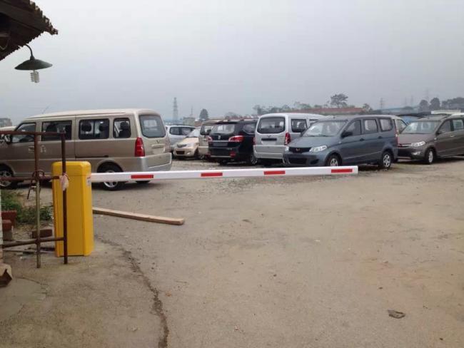 五菱集團(tuán)停車場(chǎng)道閘案例 - 中出網(wǎng)-智能出入口與停車充電門戶