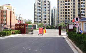 東方明珠伸縮門案例 - 中出網(wǎng)-智能出入口與停車充電門戶