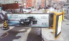 蘭州動物檢疫站廣告道閘案例 - 中出網(wǎng)-智能出入口與停車充電門戶