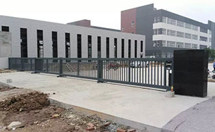 安徽馬鞍山CM702伸縮平移門工程案例 - 中出網(wǎng)-智能出入口與停車充電門戶