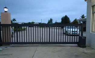 廣東省汕尾大哥大服裝廠平移門工程案例