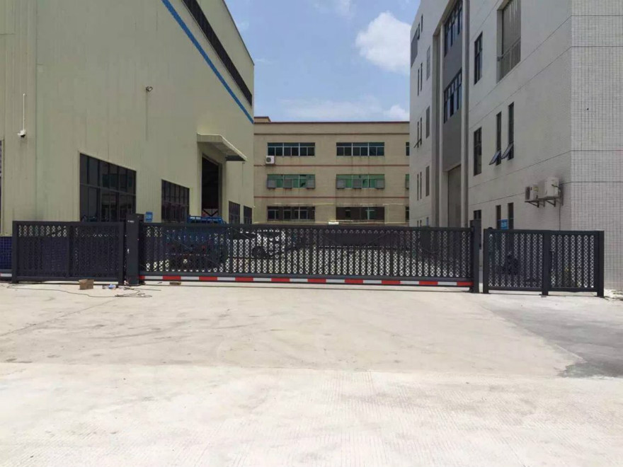 惠州大亞灣遠(yuǎn)大石化有限公司懸浮門工程案例 - 中出網(wǎng)-智能出入口與停車充電門戶